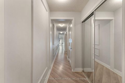 Photo 17 at 911 - 8 York Street, Waterfront Communities C1, Toronto