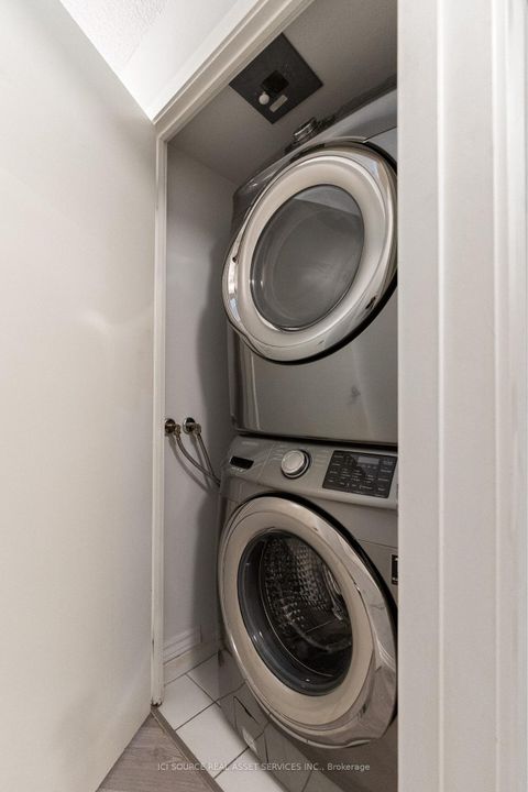 Photo 18 at 911 - 8 York Street, Waterfront Communities C1, Toronto