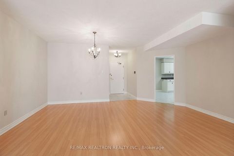 Photo 6 at 307 - 333 Clark Avenue W, Yorkhill, Vaughan Photo 6 at 307 - 333 Clark Avenue W, Yorkhill, Vaughan