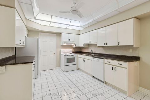 Photo 14 at 307 - 333 Clark Avenue W, Yorkhill, Vaughan Photo 14 at 307 - 333 Clark Avenue W, Yorkhill, Vaughan