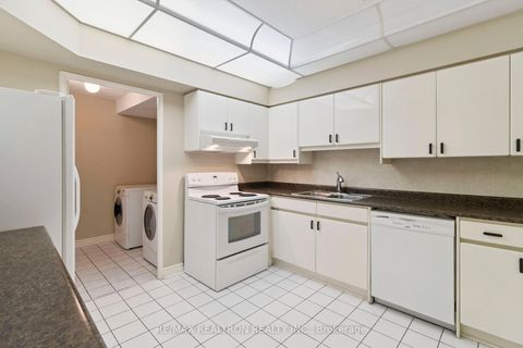 Photo 15 at 307 - 333 Clark Avenue W, Yorkhill, Vaughan Photo 15 at 307 - 333 Clark Avenue W, Yorkhill, Vaughan