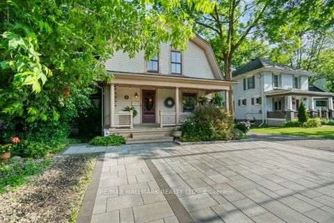 Photo 3 at 59 Centre Street W, Mill Pond, Richmond Hill