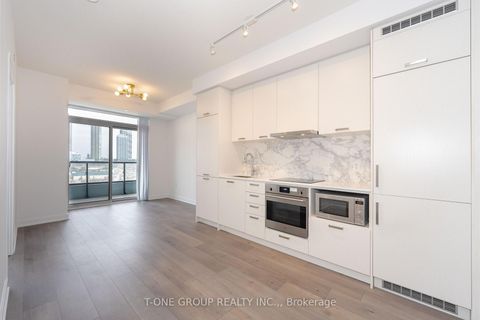 Photo 6 at 921 - 38 Honeycrisp Crescent, Vaughan Corporate Centre, Vaughan