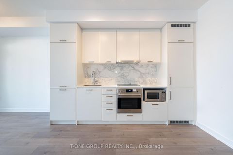 Photo 8 at 921 - 38 Honeycrisp Crescent, Vaughan Corporate Centre, Vaughan