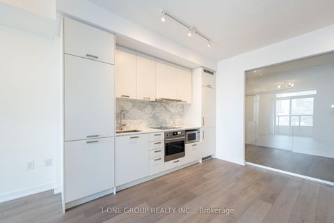 Photo 9 at 921 - 38 Honeycrisp Crescent, Vaughan Corporate Centre, Vaughan