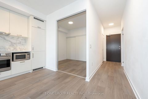 Photo 12 at 921 - 38 Honeycrisp Crescent, Vaughan Corporate Centre, Vaughan