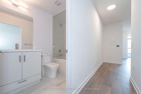 Photo 13 at 921 - 38 Honeycrisp Crescent, Vaughan Corporate Centre, Vaughan
