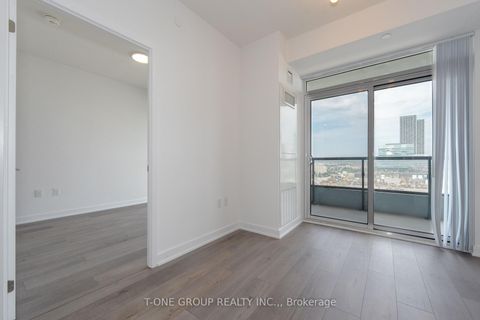 Photo 15 at 921 - 38 Honeycrisp Crescent, Vaughan Corporate Centre, Vaughan