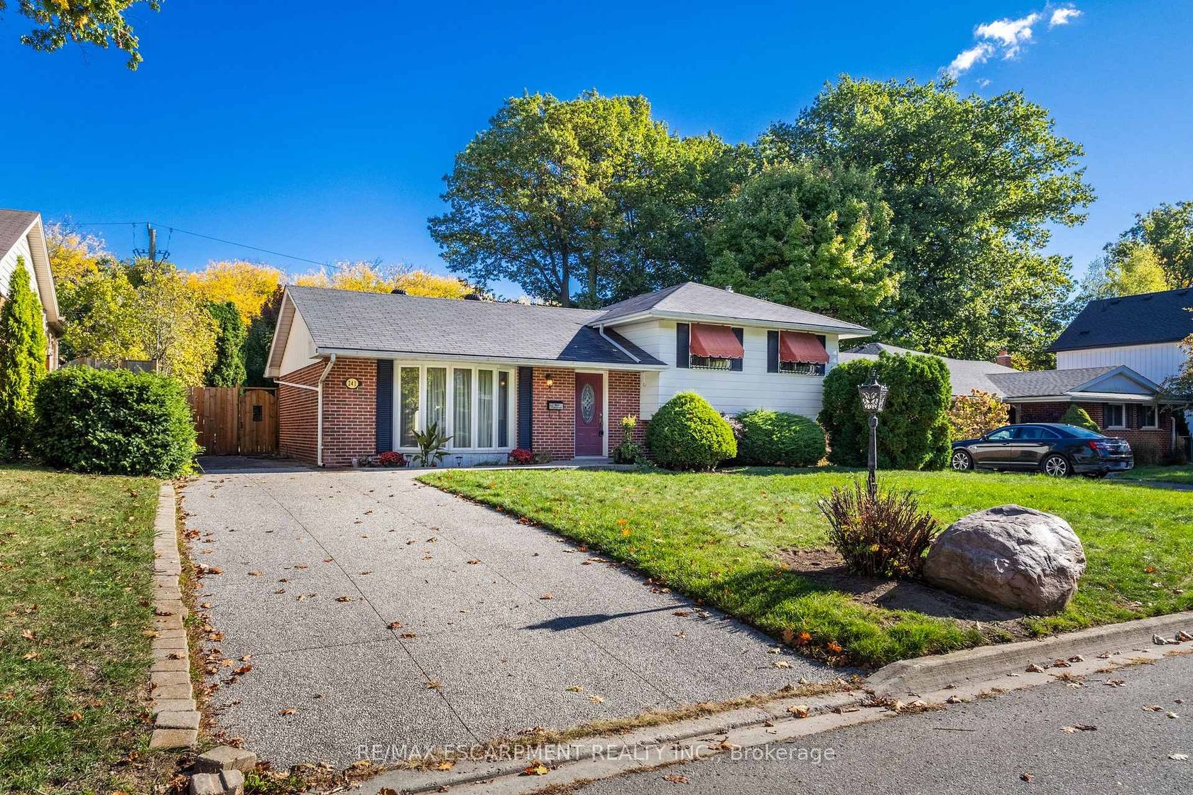 241 TOTTENHAM Road, Appleby, Burlington by Loree Meneguzzi Real Estate 241 TOTTENHAM Road, Appleby, Burlington