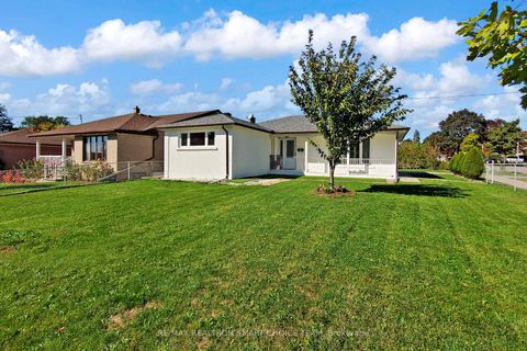 Photo 2 at 16 Frith Road, Jane Heights, Toronto
