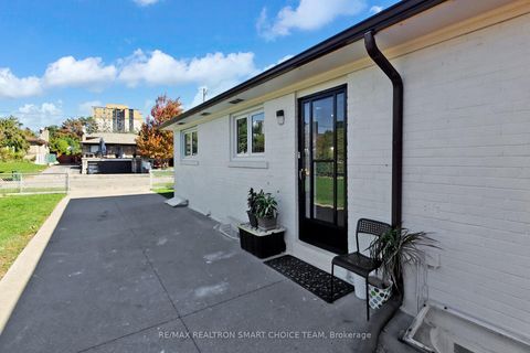 Photo 33 at 16 Frith Road, Jane Heights, Toronto
