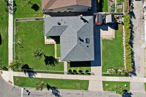 Photo 37 at 16 Frith Road, Jane Heights, Toronto
