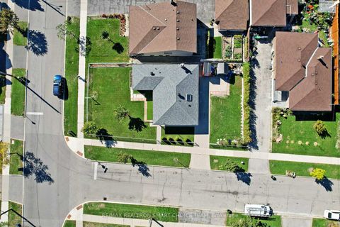 Photo 38 at 16 Frith Road, Jane Heights, Toronto