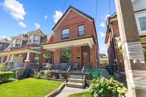 Photo 1 at 790 Manning Avenue, Annex, Toronto