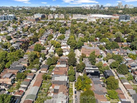 Photo 39 at 790 Manning Avenue, Annex, Toronto