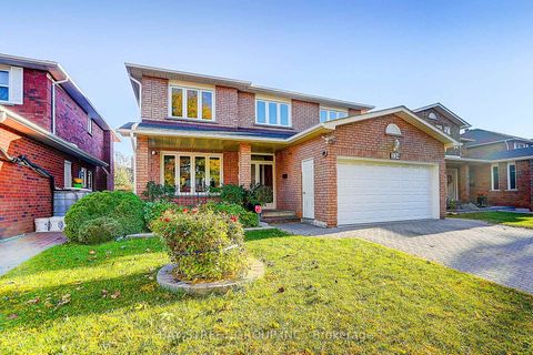 Photo 1 at 334 Goldhawk Trail, Milliken, Toronto