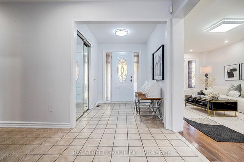 Photo 2 at 334 Goldhawk Trail, Milliken, Toronto