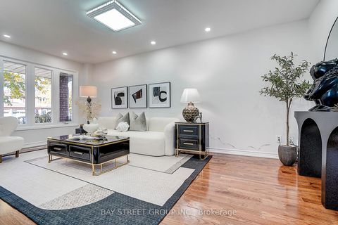 Photo 4 at 334 Goldhawk Trail, Milliken, Toronto