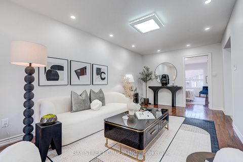 Photo 5 at 334 Goldhawk Trail, Milliken, Toronto