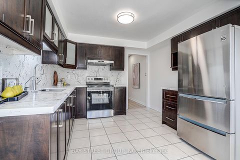 Photo 6 at 334 Goldhawk Trail, Milliken, Toronto