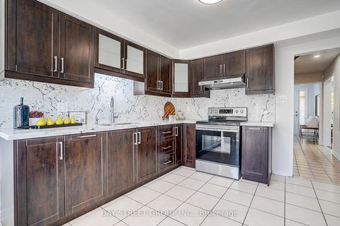 Photo 7 at 334 Goldhawk Trail, Milliken, Toronto