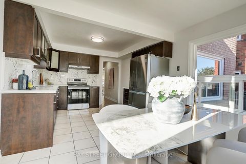 Photo 9 at 334 Goldhawk Trail, Milliken, Toronto