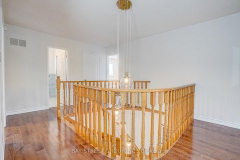Photo 17 at 334 Goldhawk Trail, Milliken, Toronto
