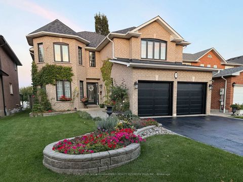 Photo 1 at 19 Mandolin Court, West Woodbridge, Vaughan