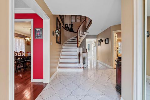 Photo 2 at 19 Mandolin Court, West Woodbridge, Vaughan