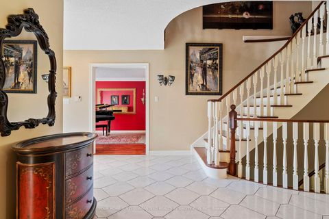 Photo 3 at 19 Mandolin Court, West Woodbridge, Vaughan