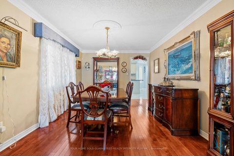 Photo 7 at 19 Mandolin Court, West Woodbridge, Vaughan