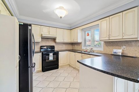 Photo 9 at 19 Mandolin Court, West Woodbridge, Vaughan