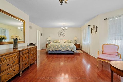 Photo 18 at 19 Mandolin Court, West Woodbridge, Vaughan