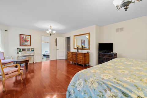 Photo 20 at 19 Mandolin Court, West Woodbridge, Vaughan