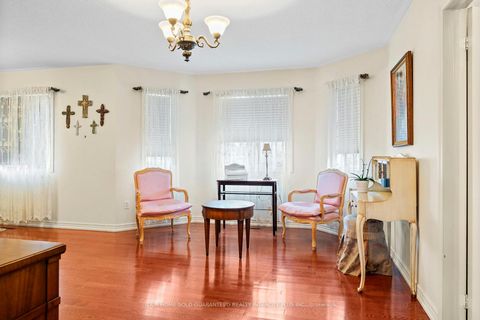 Photo 21 at 19 Mandolin Court, West Woodbridge, Vaughan