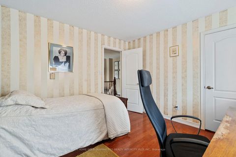 Photo 22 at 19 Mandolin Court, West Woodbridge, Vaughan