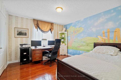 Photo 23 at 19 Mandolin Court, West Woodbridge, Vaughan