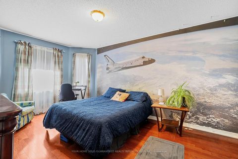 Photo 24 at 19 Mandolin Court, West Woodbridge, Vaughan