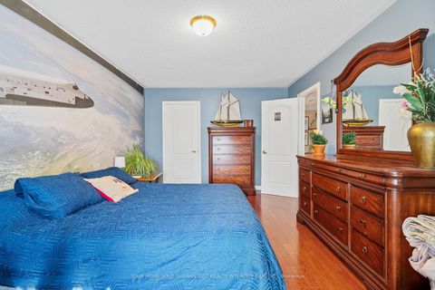 Photo 25 at 19 Mandolin Court, West Woodbridge, Vaughan