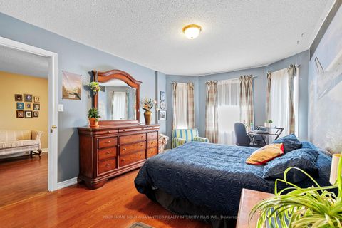 Photo 26 at 19 Mandolin Court, West Woodbridge, Vaughan