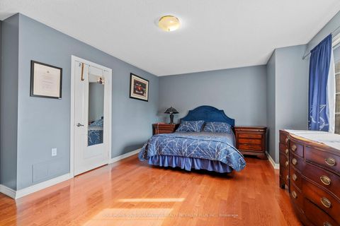 Photo 27 at 19 Mandolin Court, West Woodbridge, Vaughan