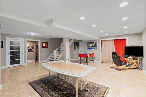 Photo 32 at 19 Mandolin Court, West Woodbridge, Vaughan