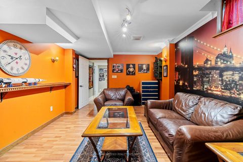 Photo 34 at 19 Mandolin Court, West Woodbridge, Vaughan