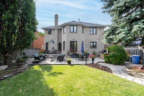 Photo 37 at 19 Mandolin Court, West Woodbridge, Vaughan