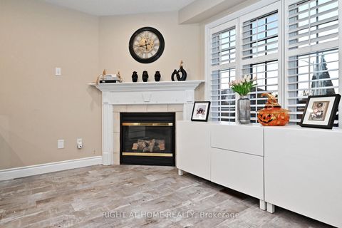 Photo 11 at 73 Bloomgate Crescent, Oak Ridges, Richmond Hill