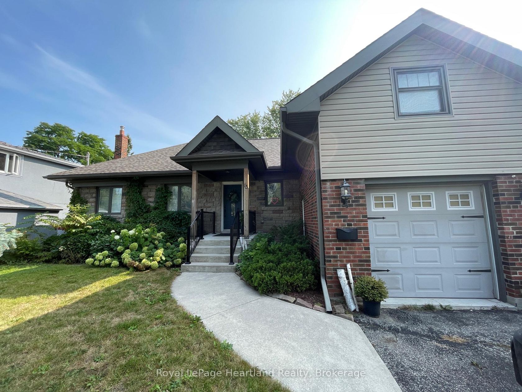 15 SCARBOROUGH HEIGHTS Boulevard, Cliffcrest, Toronto 