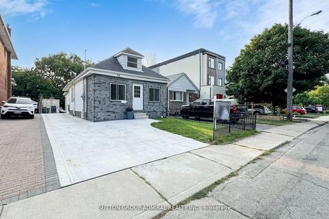 Photo 0 at 14 Spears Street, Smythe, Toronto