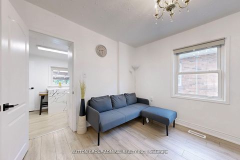 Photo 2 at 14 Spears Street, Smythe, Toronto