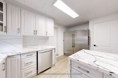 Photo 11 at 14 Spears Street, Smythe, Toronto