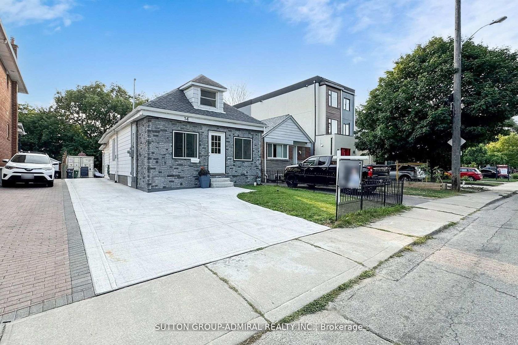 14 Spears Street, Smythe, Toronto 